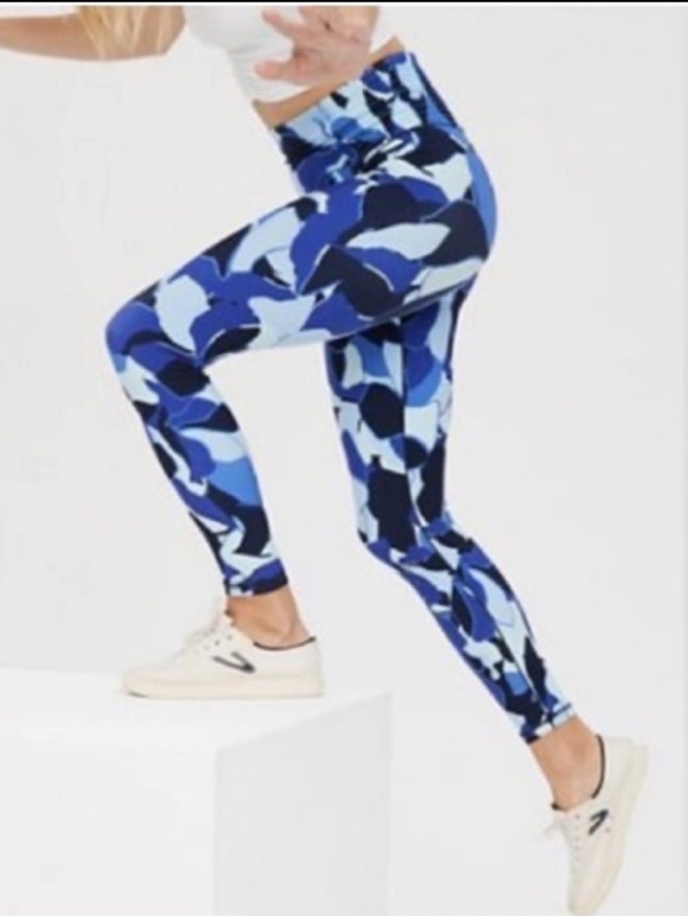 NWT Aerie OFFLINE Real Me Smocked High Rise Leggings Blue Floral L - Picture 2 of 8